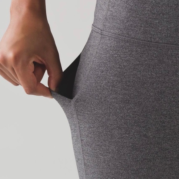 SOLD 🍋Lululemon Pace Rival Crop, 19”, EUC - Picture 4 of 6